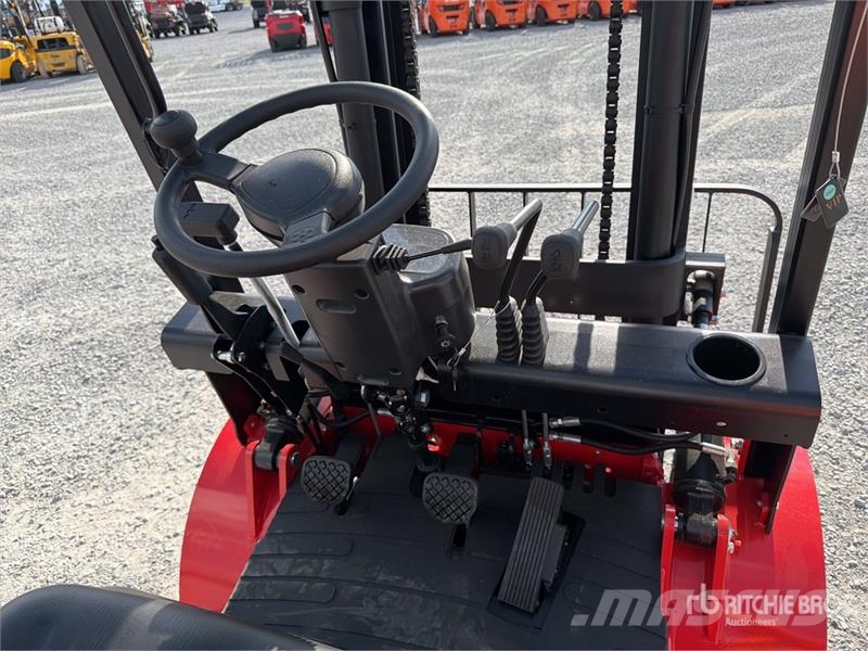  Accodr FD35W 7700 lb Pneumatic Tire Montacargas (S شاحنات ذات رافعات شوكية - أخرى