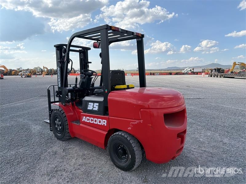  Accodr FD35W 7700 lb Pneumatic Tire Montacargas (S Autokrāvēji - citi