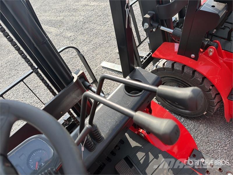  Accodr FD35W 7700 lb Pneumatic Tire Montacargas (S Autokrāvēji - citi