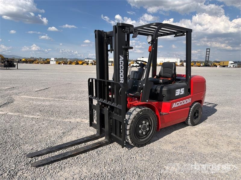  Accodr FD35W 7700 lb Pneumatic Tire Montacargas (S Autokrāvēji - citi
