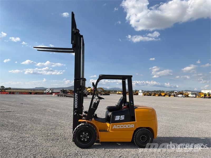 Accodr FD35W 7700 lb Pneumatic Tire Montacargas (S Targoncák-Egyéb