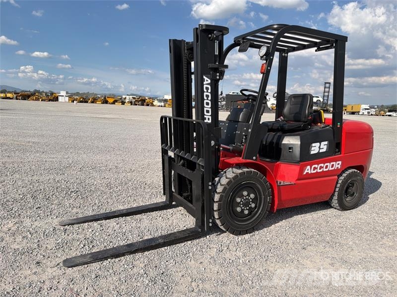  Accodr FD35W 7700 lb Pneumatic Tire Montacargas (S Autokrāvēji - citi