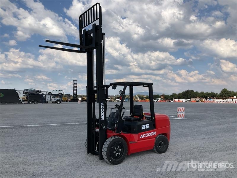  Accodr FD35W 7700 lb Pneumatic Tire Montacargas (S Autokrāvēji - citi