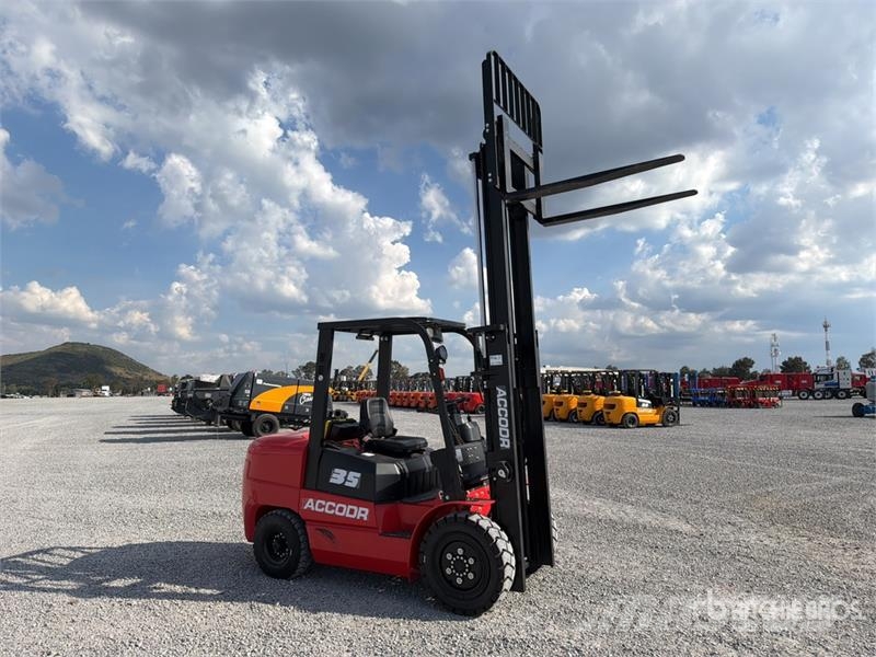  Accodr FD35W 7700 lb Pneumatic Tire Montacargas (S Autokrāvēji - citi