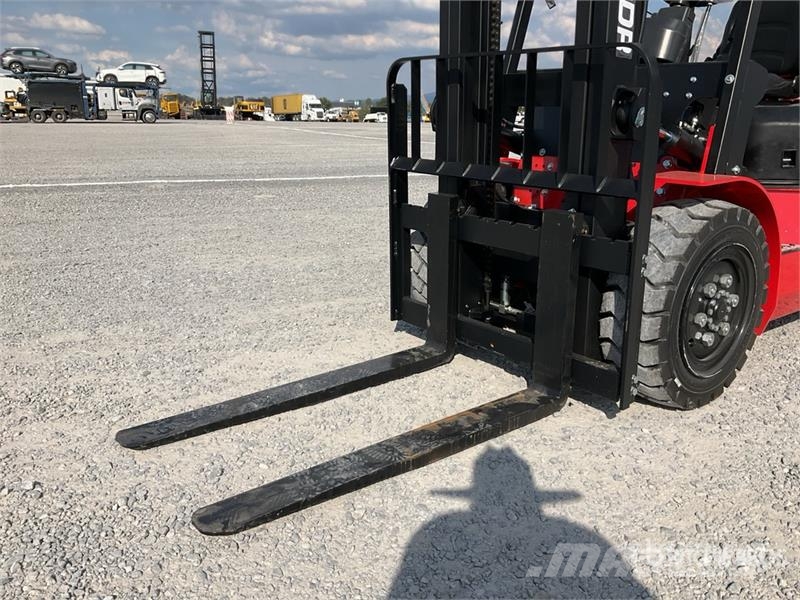  Accodr FD35W 7700 lb Pneumatic Tire Montacargas (S Autokrāvēji - citi