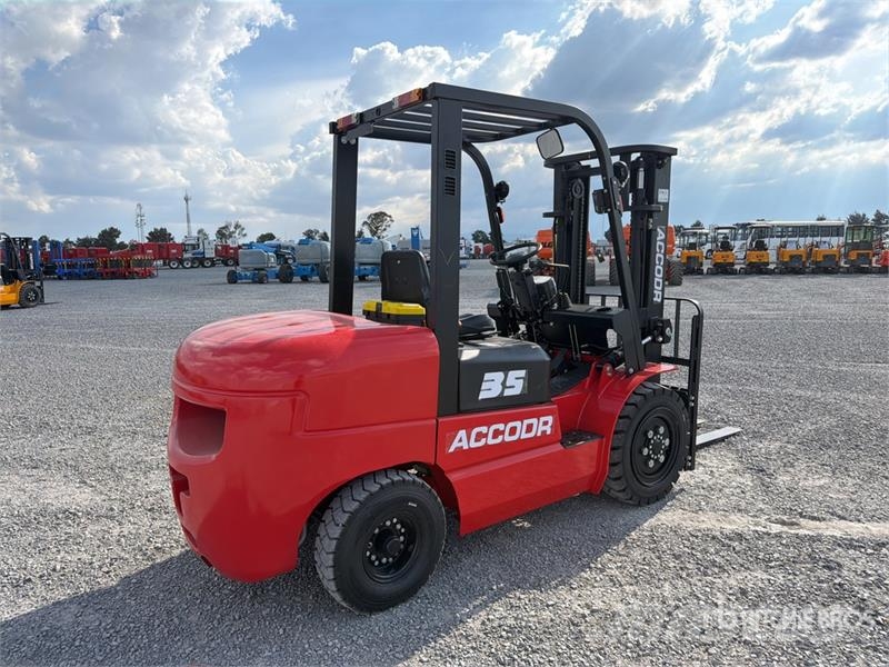  Accodr FD35W 7700 lb Pneumatic Tire Montacargas (S Autokrāvēji - citi