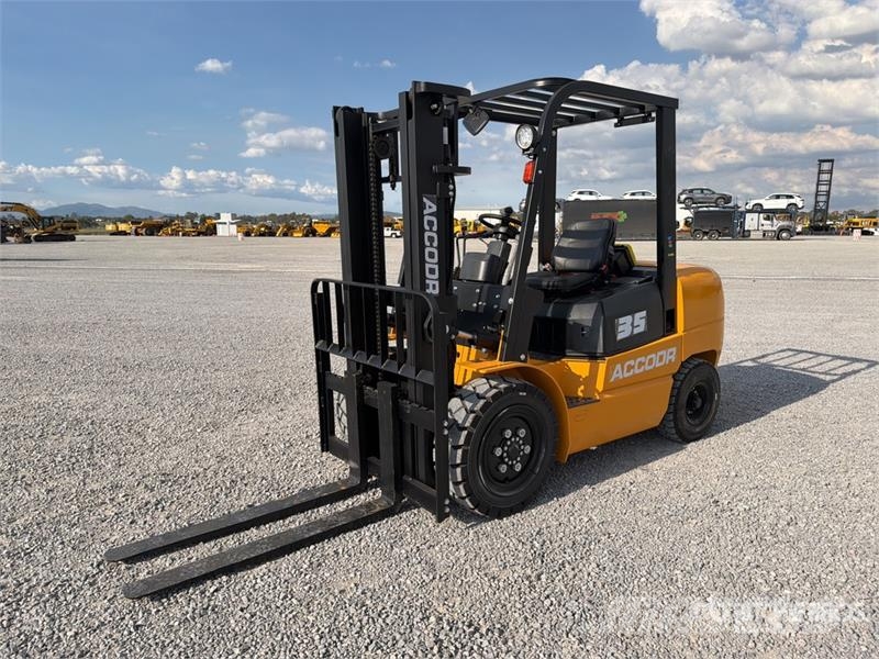 Accodr FD35W 7700 lb Pneumatic Tire Montacargas (S Targoncák-Egyéb