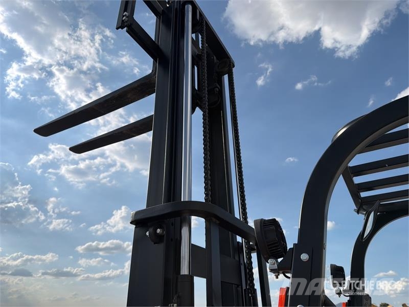 Accodr FD35W 7700 lb Pneumatic Tire Montacargas (S Targoncák-Egyéb