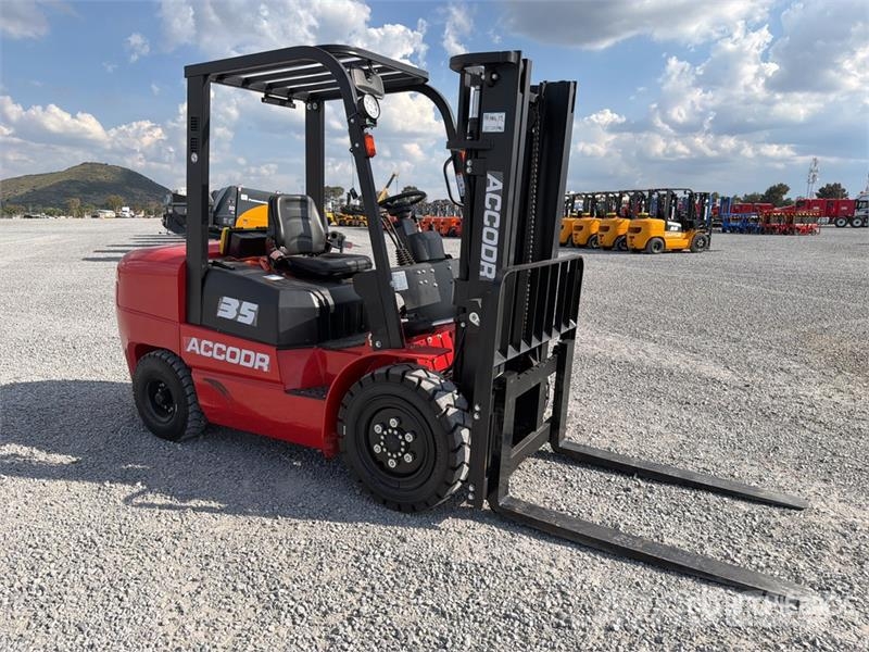  Accodr FD35W 7700 lb Pneumatic Tire Montacargas (S Autokrāvēji - citi