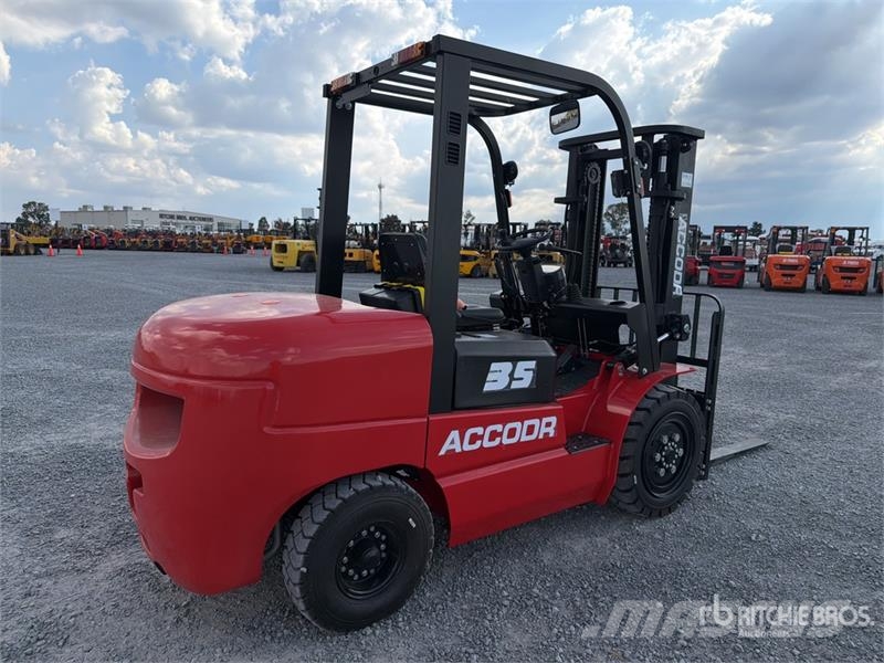  Accodr FD35W 7700 lb Pneumatic Tire Montacargas (S شاحنات ذات رافعات شوكية - أخرى