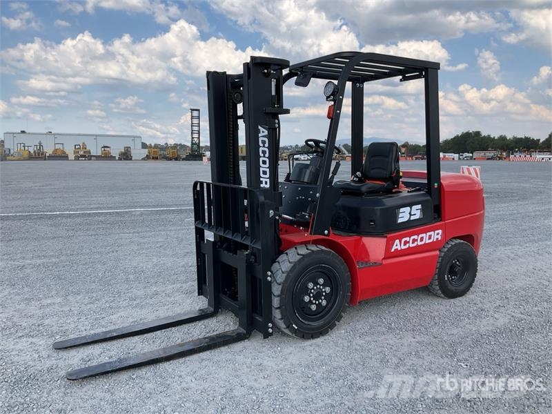  Accodr FD35W 7700 lb Pneumatic Tire Montacargas (S Autokrāvēji - citi