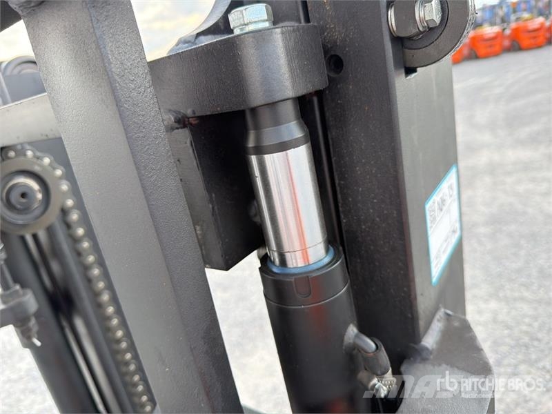  Accodr FD35W 7700 lb Pneumatic Tire Montacargas (S شاحنات ذات رافعات شوكية - أخرى