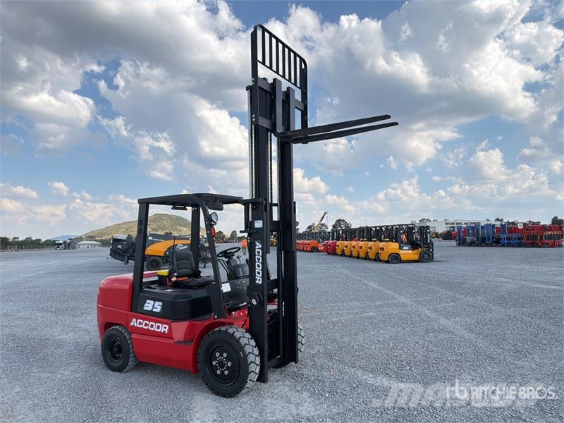  Accodr FD35W 7700 lb Pneumatic Tire Montacargas (S Autokrāvēji - citi