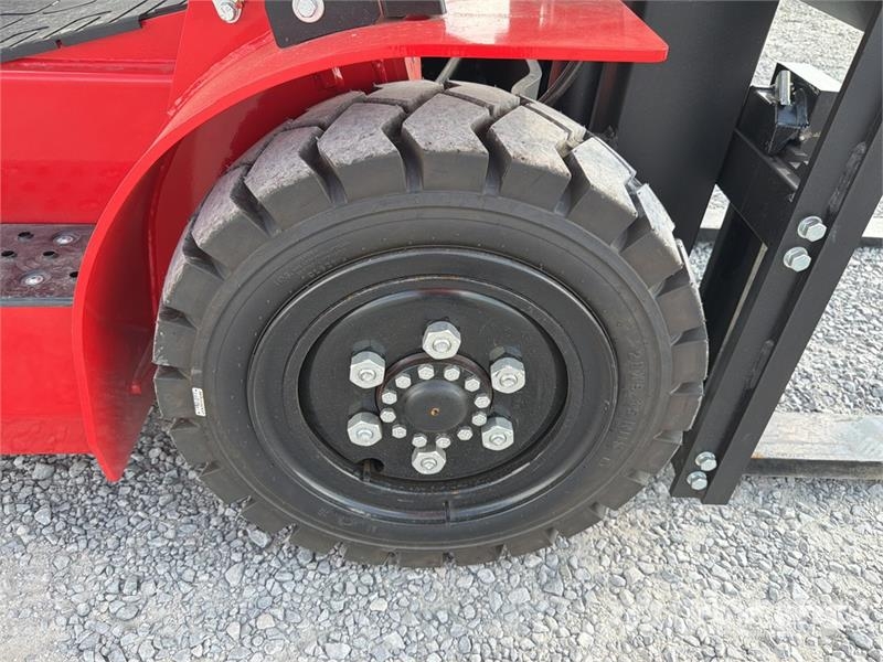 Accodr FD35W 7700 lb Pneumatic Tire Montacargas (S Autokrāvēji - citi