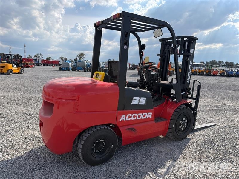  Accodr FD35W 7700 lb Pneumatic Tire Montacargas (S Autokrāvēji - citi
