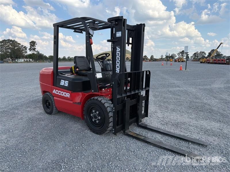  Accodr FD35W 7700 lb Pneumatic Tire Montacargas (S شاحنات ذات رافعات شوكية - أخرى