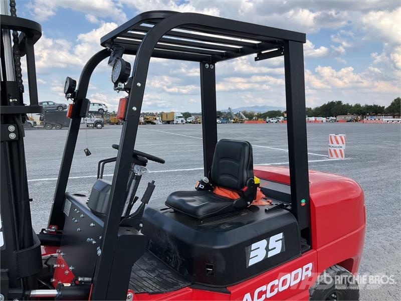  Accodr FD35W 7700 lb Pneumatic Tire Montacargas (S Autokrāvēji - citi