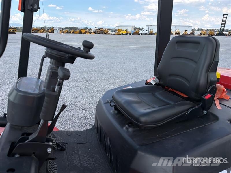  Accodr FD35W 7700 lb Pneumatic Tire Montacargas (S Autokrāvēji - citi