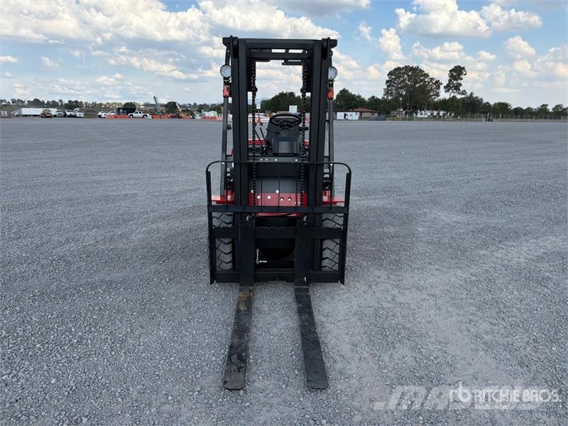  Accodr FD35W 7700 lb Pneumatic Tire Montacargas (S شاحنات ذات رافعات شوكية - أخرى