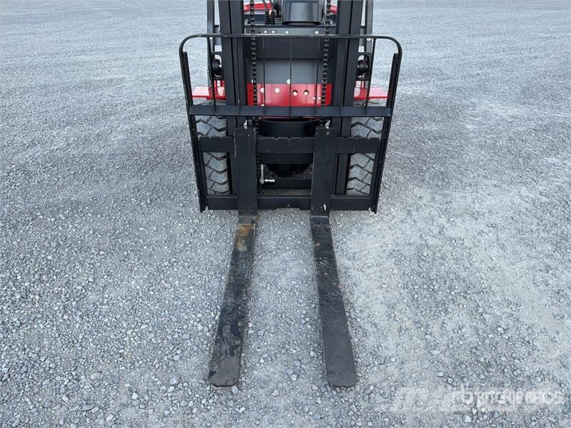  Accodr FD35W 7700 lb Pneumatic Tire Montacargas (S شاحنات ذات رافعات شوكية - أخرى