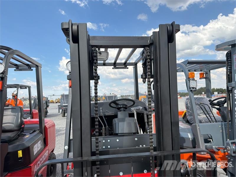  Accodr FD35W 7700 lb Pneumatic Tire Montacargas (S Autokrāvēji - citi