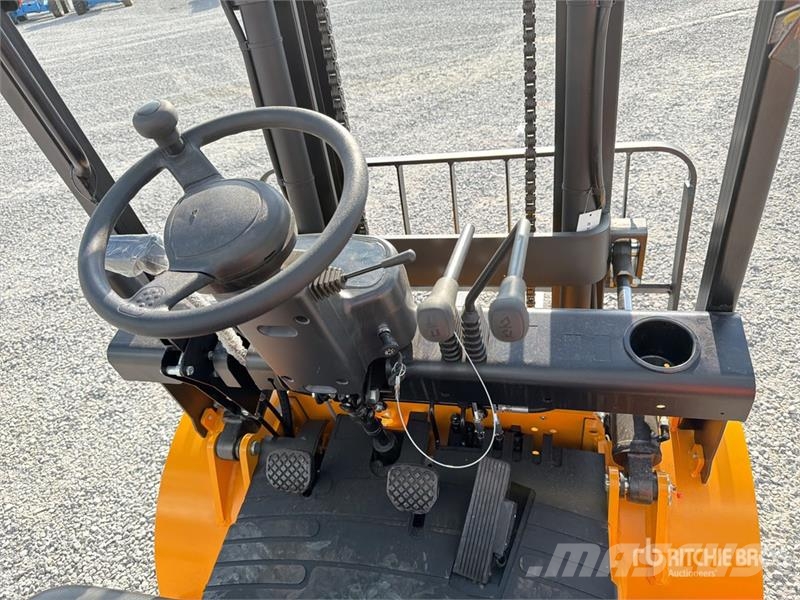 Accodr FD35W 7700 lb Pneumatic Tire Montacargas (S Targoncák-Egyéb