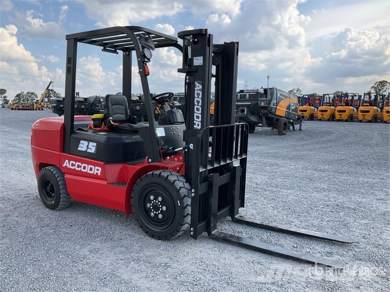  Accodr FD35W 7700 lb Pneumatic Tire Montacargas (S Autokrāvēji - citi
