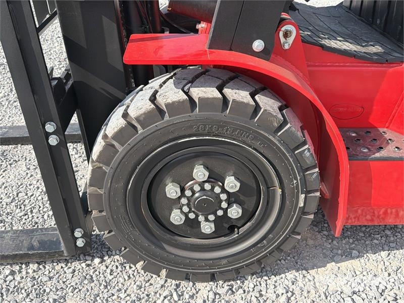  Accodr FD35W 7700 lb Pneumatic Tire Montacargas (S Autokrāvēji - citi