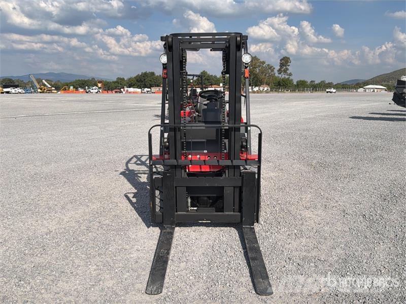  Accodr FD35W 7700 lb Pneumatic Tire Montacargas (S Autokrāvēji - citi