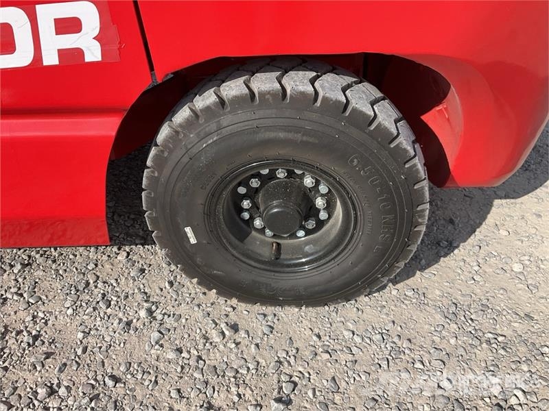  Accodr FD35W 7700 lb Pneumatic Tire Montacargas (S Autokrāvēji - citi