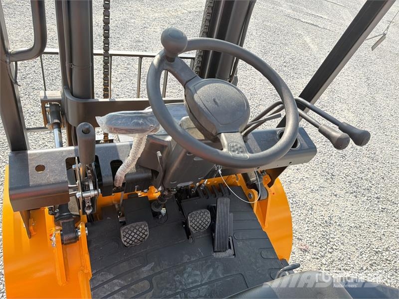 Accodr FD35W 7700 lb Pneumatic Tire Montacargas (S Targoncák-Egyéb