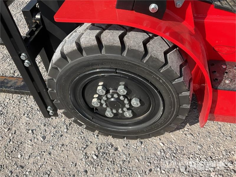  Accodr FD35W 7700 lb Pneumatic Tire Montacargas (S Autokrāvēji - citi