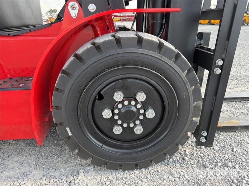  Accodr FD35W 7700 lb Pneumatic Tire Montacargas (S شاحنات ذات رافعات شوكية - أخرى