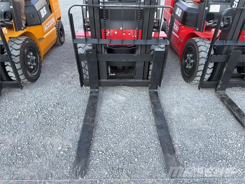  Accodr FD35W 7700 lb Pneumatic Tire Montacargas (S Autokrāvēji - citi