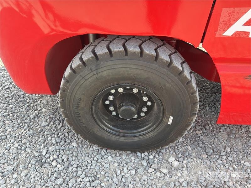  Accodr FD35W 7700 lb Pneumatic Tire Montacargas (S Autokrāvēji - citi