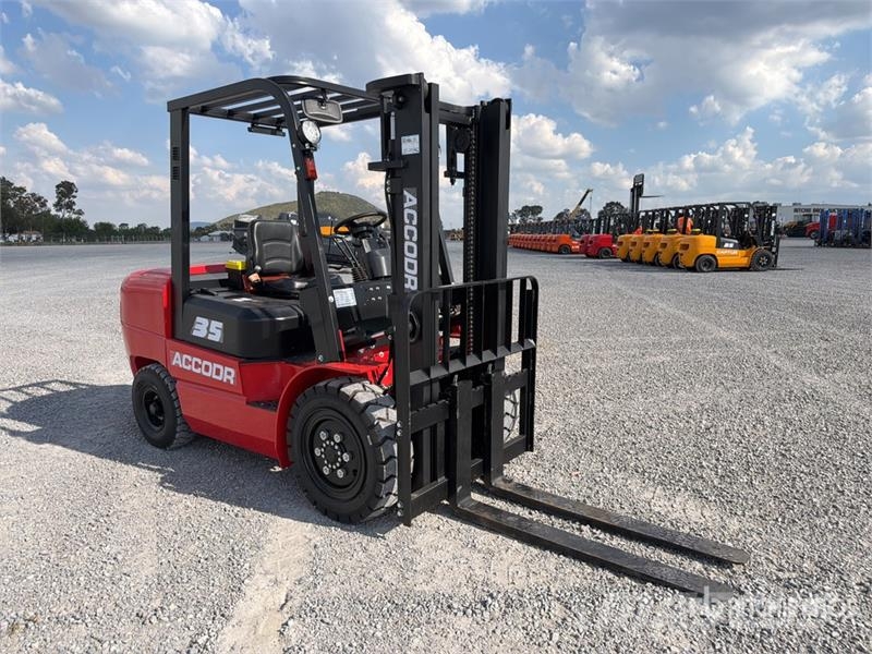  Accodr FD35W 7700 lb Pneumatic Tire Montacargas (S Autokrāvēji - citi