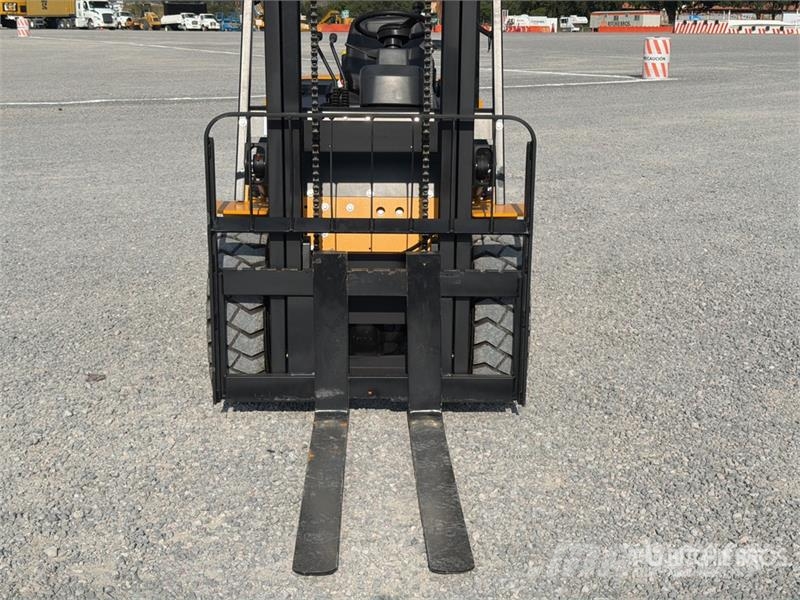 Accodr FD35W 7700 lb Pneumatic Tire Montacargas (S Targoncák-Egyéb