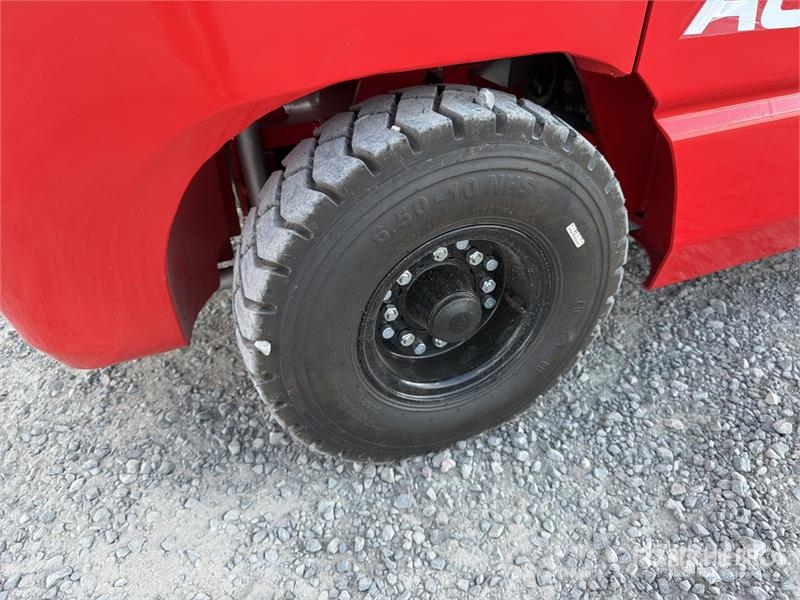  Accodr FD35W 7700 lb Pneumatic Tire Montacargas (S شاحنات ذات رافعات شوكية - أخرى