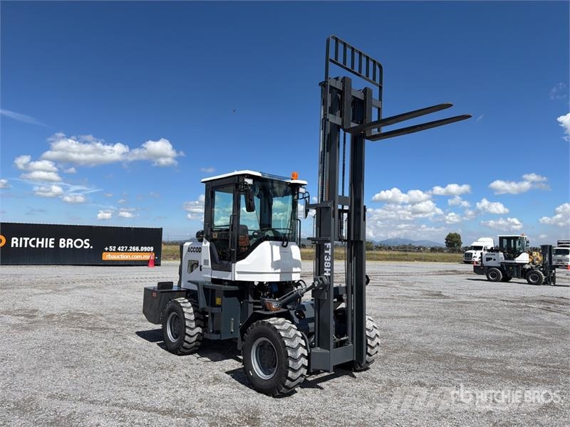 Accodr FT-38H 8300 lb 4x4 Montacargas Todo Terreno Навантажувачі підвищеної прохідності