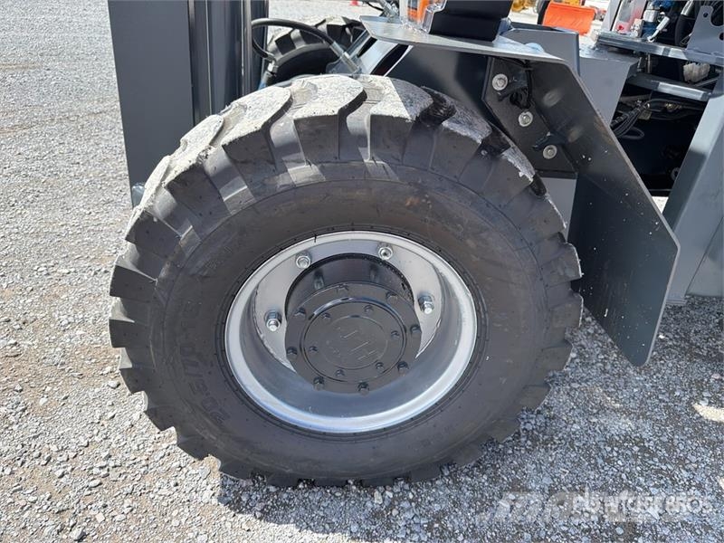 Accodr FT-38H 8300 lb 4x4 Montacargas Todo Terreno Навантажувачі підвищеної прохідності