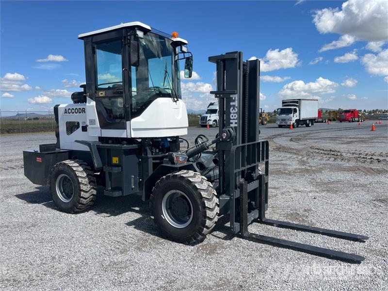 Accodr FT-38H 8300 lb 4x4 Montacargas Todo Terreno Навантажувачі підвищеної прохідності