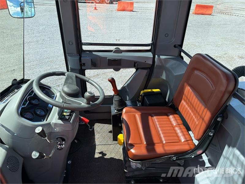 Accodr FT-38H 8300 lb 4x4 Montacargas Todo Terreno Навантажувачі підвищеної прохідності