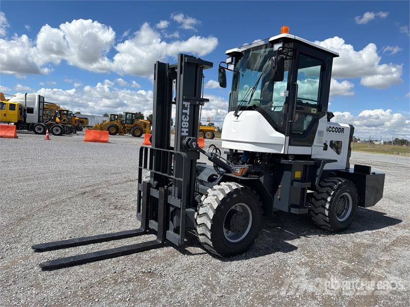 Accodr FT-38H 8300 lb 4x4 Montacargas Todo Terreno Навантажувачі підвищеної прохідності