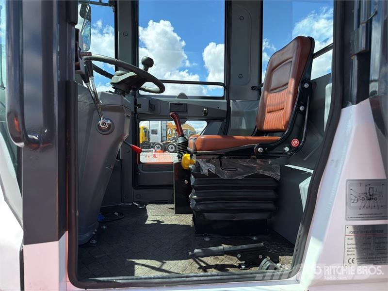 Accodr FT-38H 8300 lb 4x4 Montacargas Todo Terreno Навантажувачі підвищеної прохідності