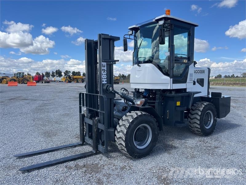 Accodr FT-38H 8300 lb 4x4 Montacargas Todo Terreno Навантажувачі підвищеної прохідності