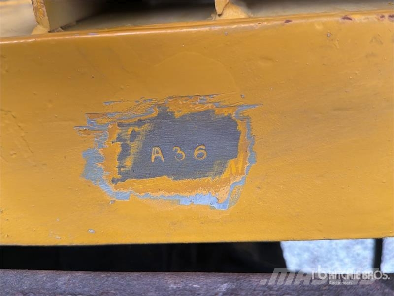 Ag-Chem Terra Gator 1603 3 Wheel Esparcidor sobre Neumatic 자주 동력 분무기