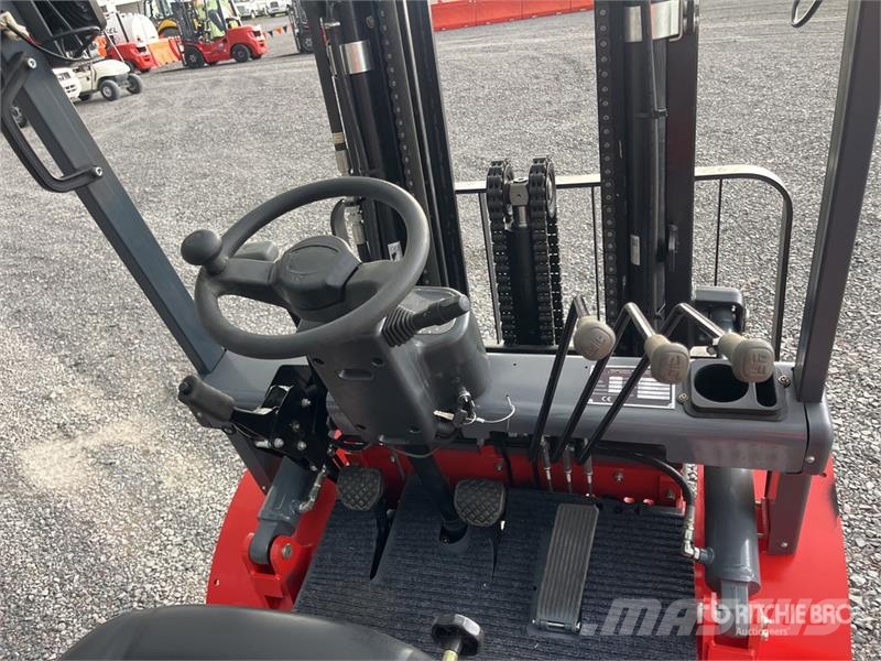 Aipha CPCD35 7700 lb Pneumatic Tire Montacargas (S Montacargas - otros