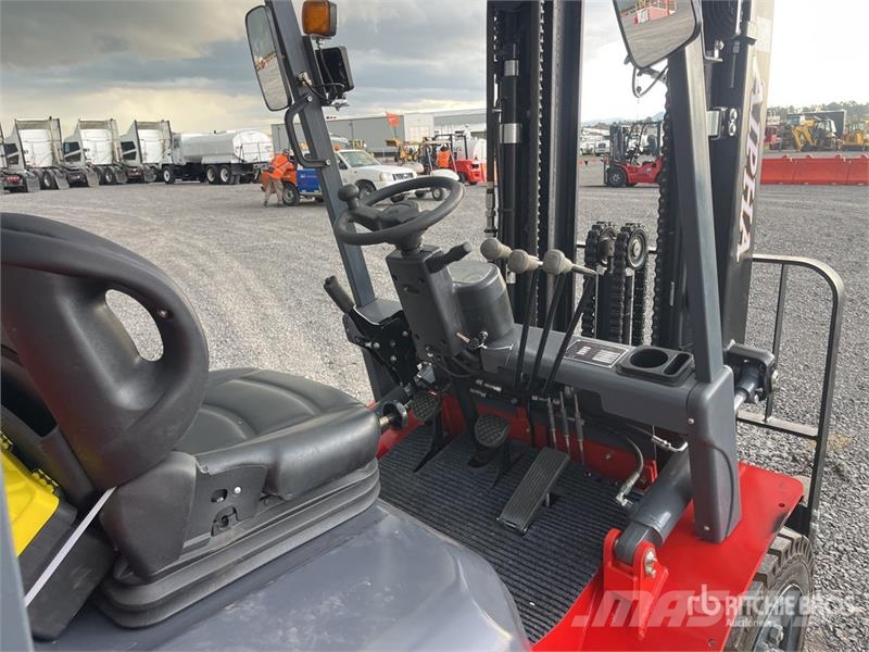 Aipha CPCD35 7700 lb Pneumatic Tire Montacargas (S Montacargas - otros