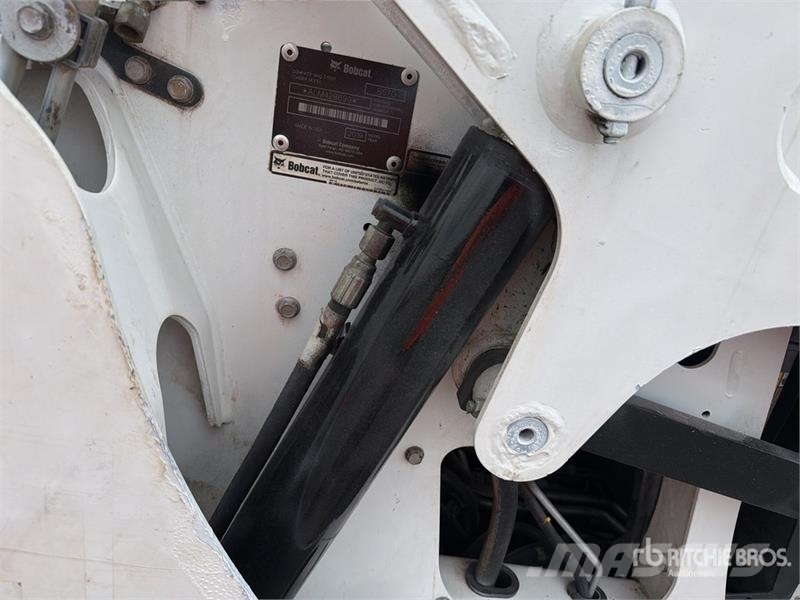 Bobcat S570 Krautuvai su šoniniu pasukimu