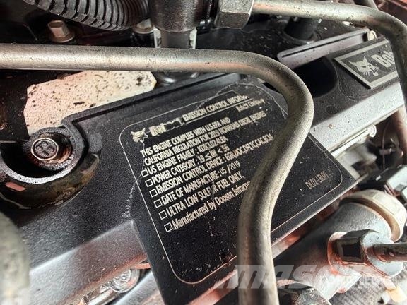 Bobcat S570 Krautuvai su šoniniu pasukimu